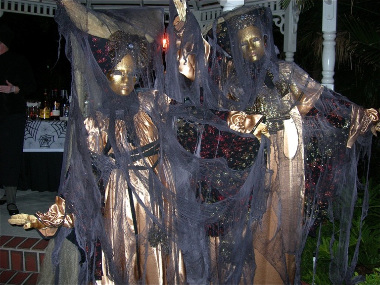 Spooky Venetian Living Statues