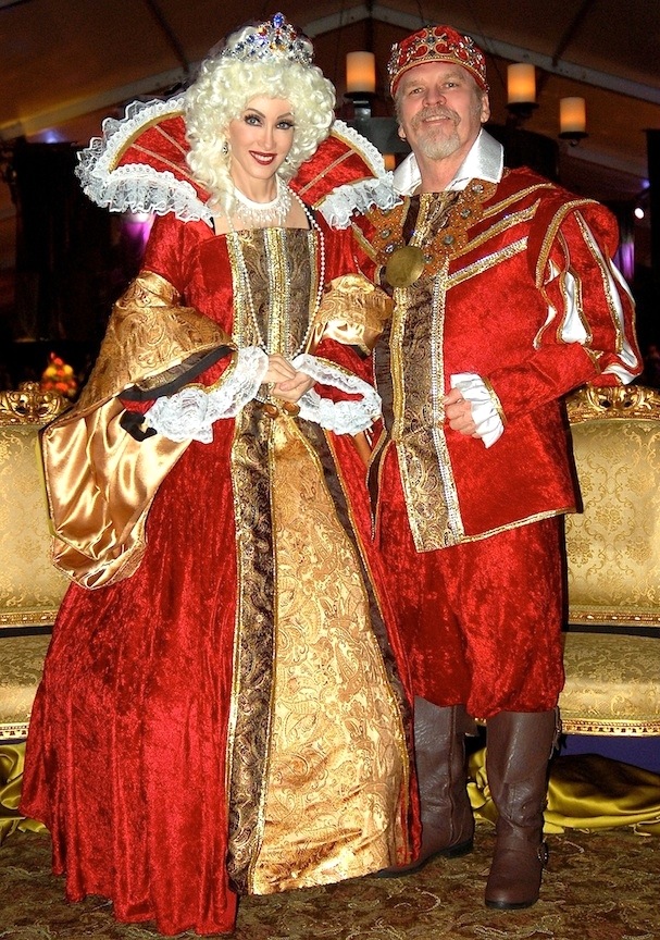 REGAL KING AND QUEEN BY STILT PROS